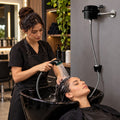 Ducha eléctrica Victory Salón de Belleza negra 110V instalada correctamente con alimentación lateral y teleducha