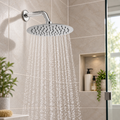 YW004: regadera ambientada en baño realista con agua natural