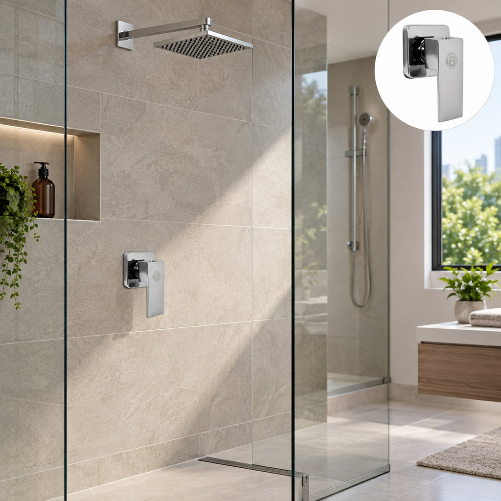 Registro sencillo para ducha de agua fría con escudo cuadrado cromado instalado en baño moderno