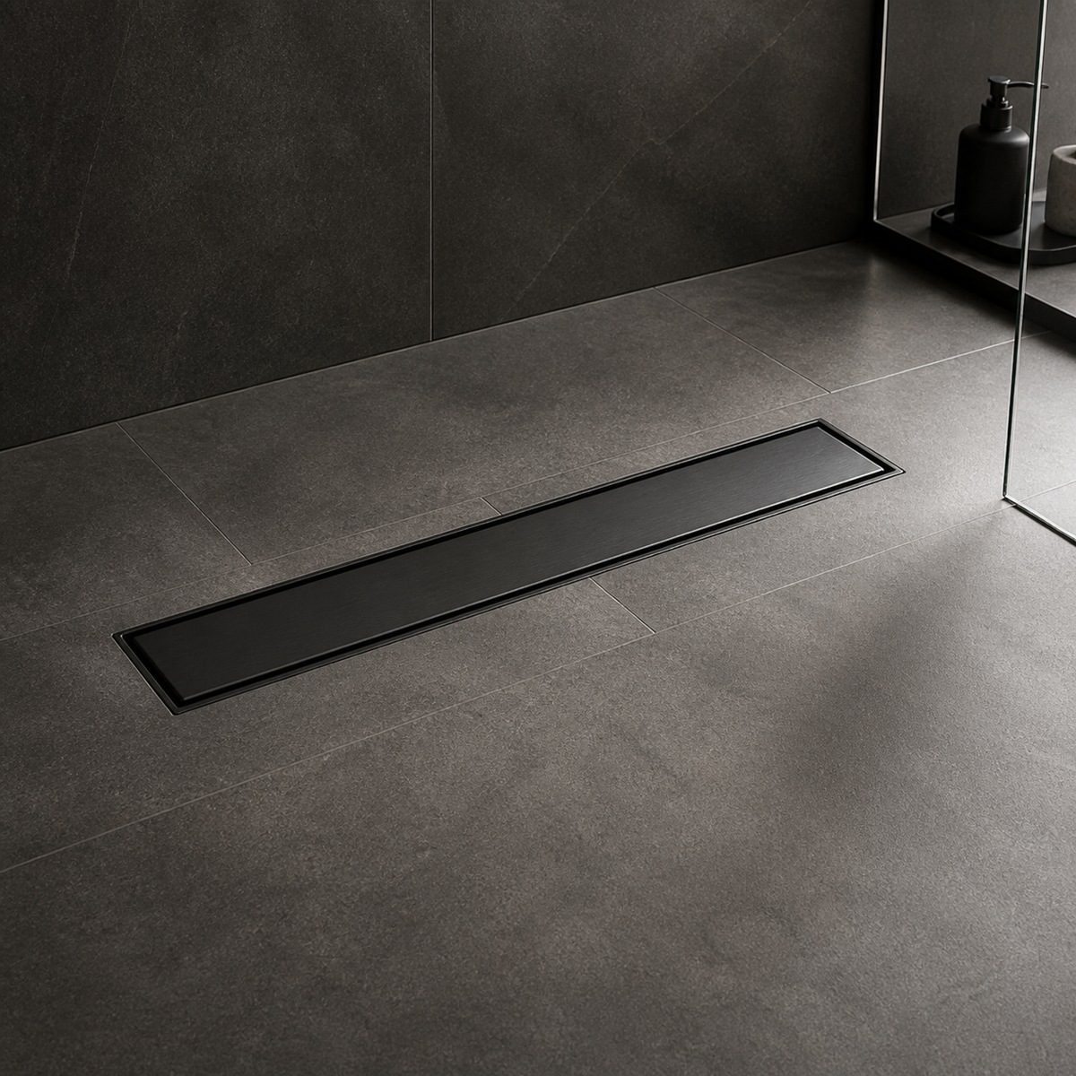 Segunda perspectiva del desagüe lineal invisible negro de 30 × 10 cm en su espacio de uso