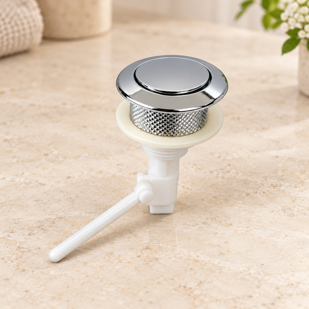 Botón Push de repuesto para sanitario suelto sobre piedra cálida antes de instalar; accesorios del ambiente no incluidos.