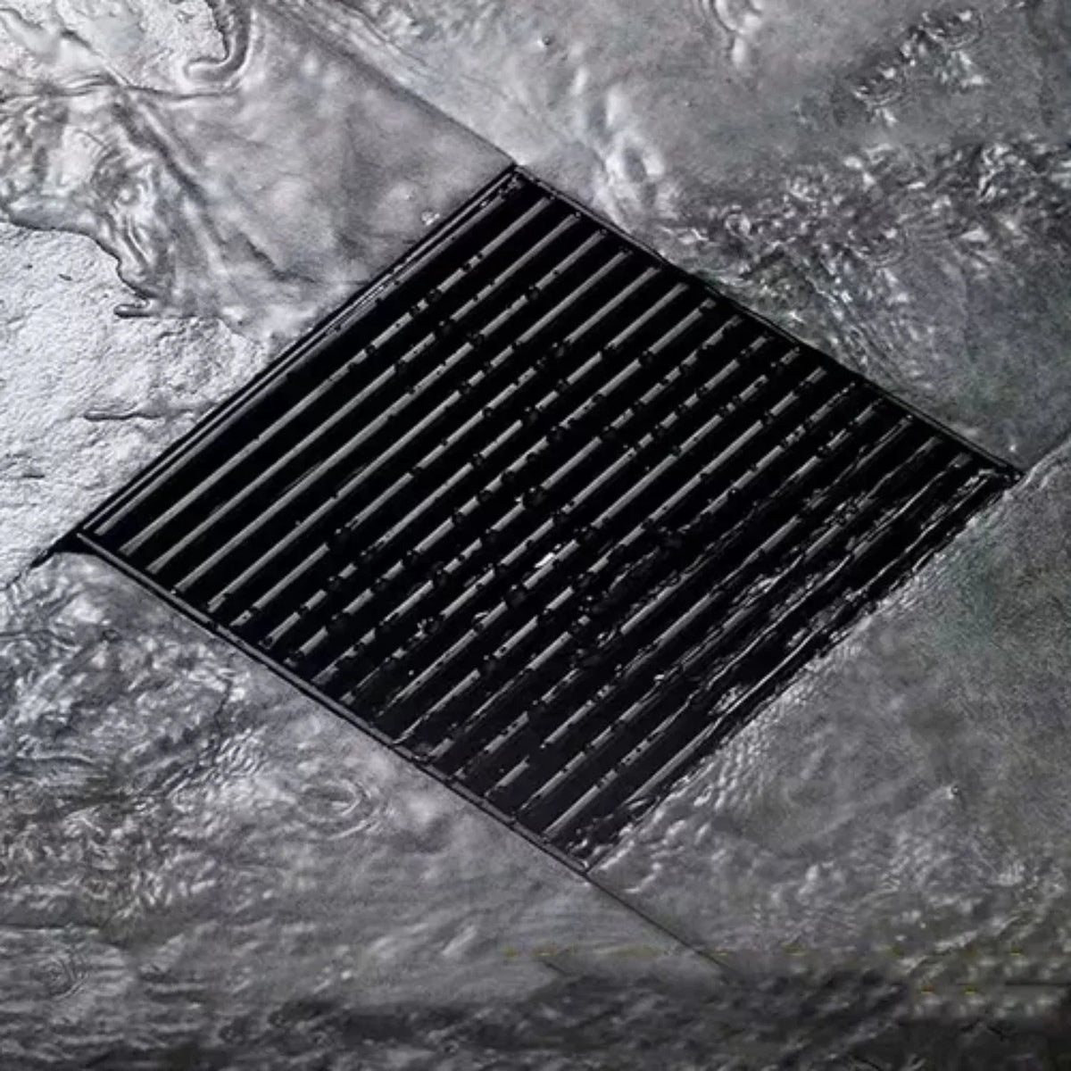 Rejilla de Piso Ranurada Negra Mate 10x10 cm en Acero Inoxidable con Sistema Antiolores