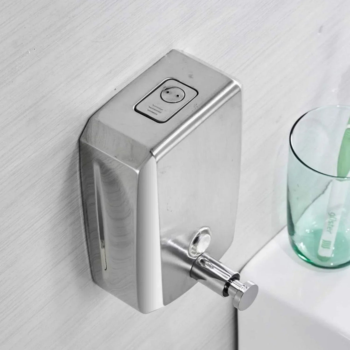 Vista superior y tapa de recarga del dispensador de jabón