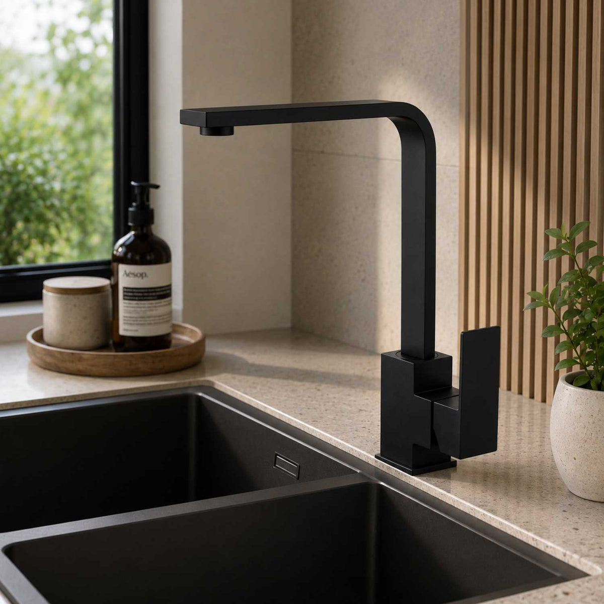 Grifería Monocontrol Lavaplatos Cuello En L Negro Mate 34 cm