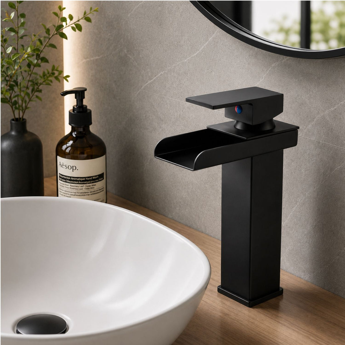 Grifería Monocontrol Lavamanos Cascada Negro Mate 20 cm