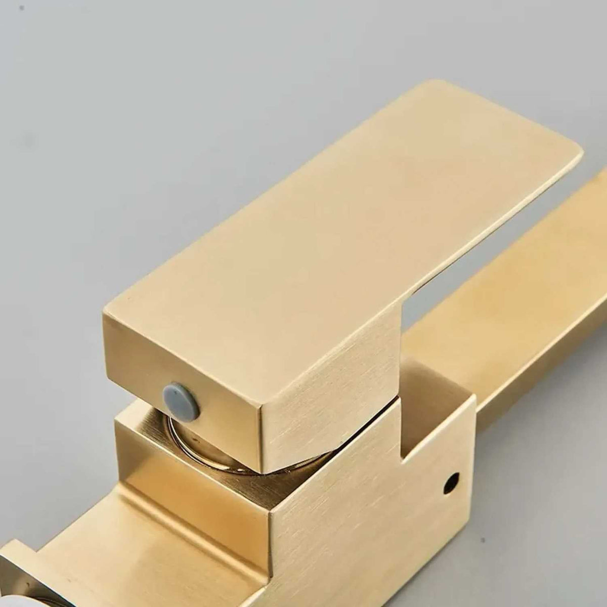Grifería Monocontrol Lavaplatos Cuello En L Oro Cepillado 35 cm