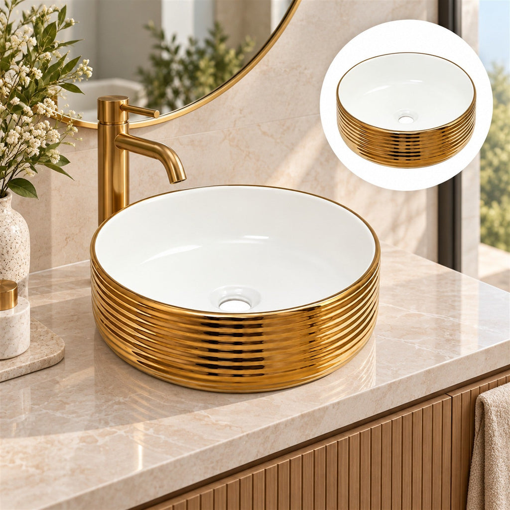 Lavamanos Fiorent Blanco Con Exterior Dorado 39 X 39 X 13 Cm en ambiente de baño, vista amplia