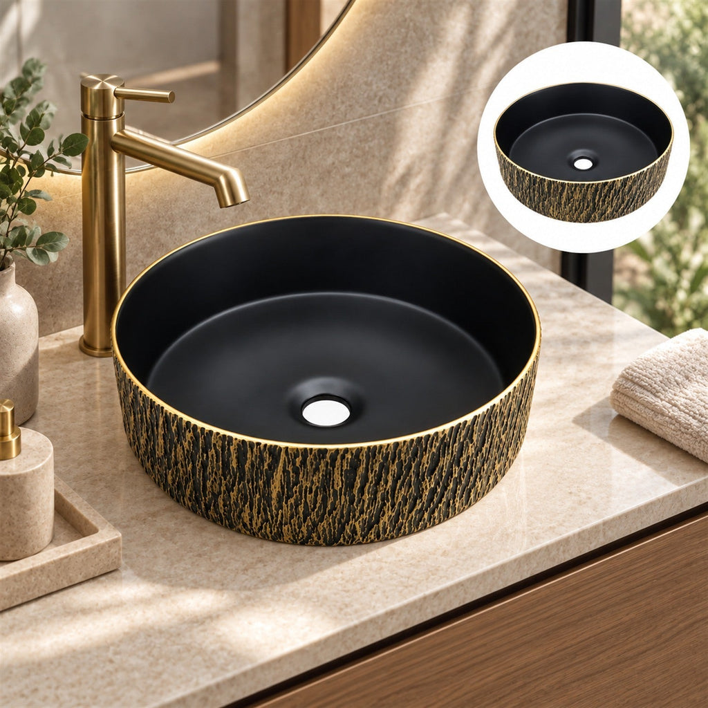 Lavamanos Mediterráneo Negro Con Textura Dorada 36 X 36 X 12 Cm en ambiente de baño, vista amplia