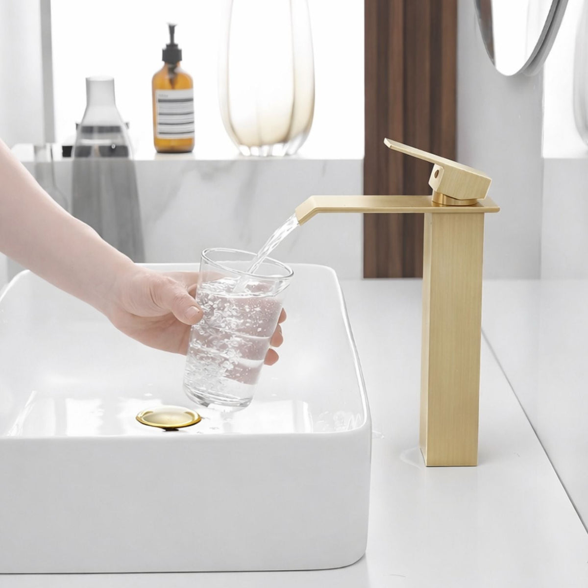 Kit Grifería Cascada Oro 28 cm Y Desagüe Push Oro 7,8 cm